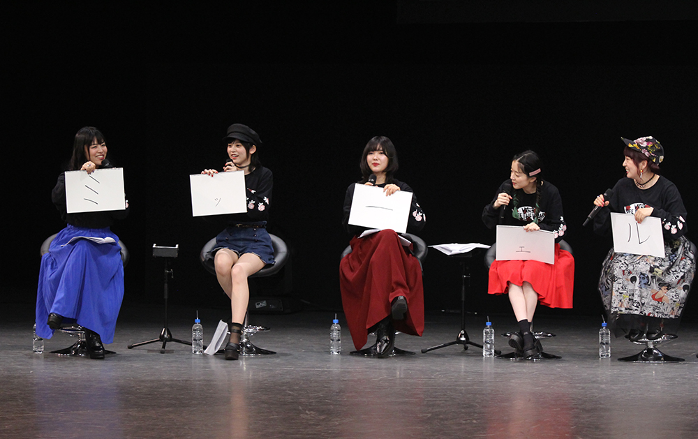 Roselia（左から、相羽あいなさん、中島由貴さん、志崎樺音さん、工藤晴香さん、櫻川めぐさん）